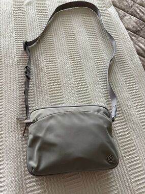 lululemon City Adventurer Light Gray Crossbody Bag